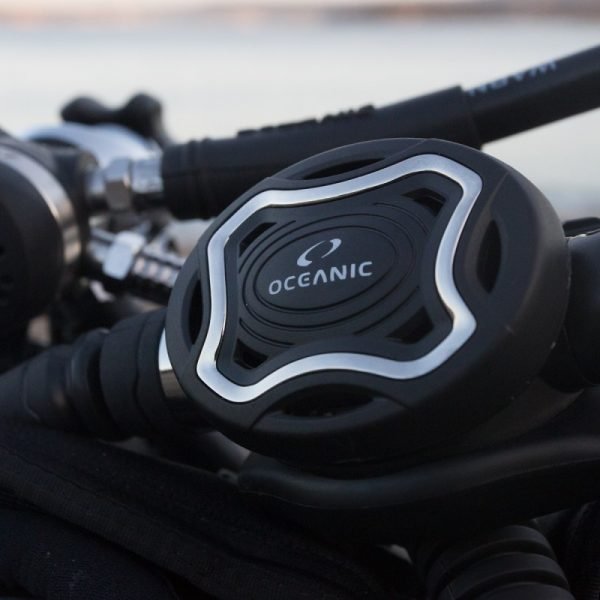 Oceanic Zeo Yoke Regulator, Black - divecampus