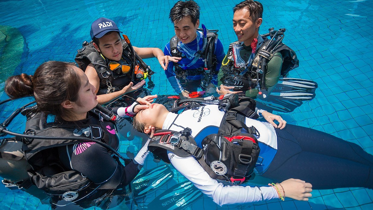 PADI Rescue Diver + EFR Course - (Dubai + Fujairah Dives) - divecampus